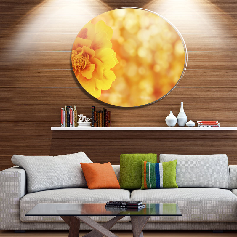«Beautiful Floral Yellow Fond», reproduction de photo sur métal, H 36 po x l 36 po