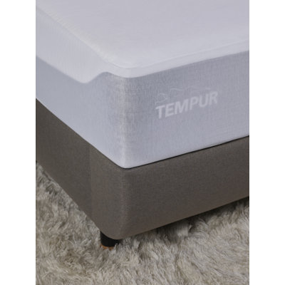 TEMPUR Cooling Mattress Protector And Fitted Sheet. White 