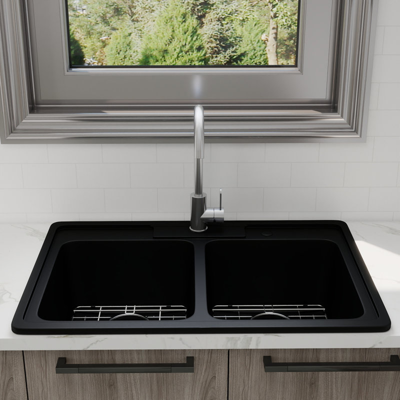 Évier de cuisine 33 po à double cuve à montage sur plan en composite de quartz noir 33/50 avec accessoires