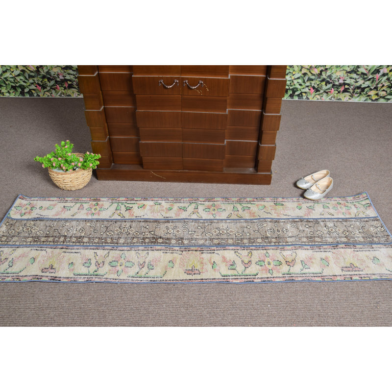 Tapis de style rétro turc Oushak dans des tons beiges offrant un design floral rustique pour la décoration intérieure