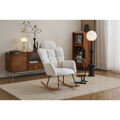Fauteuil berçant et oscillant rembourré en tissu doux avec dossier haut et coussin, parfait pour le confort et la détente dans les salons et les chambres.