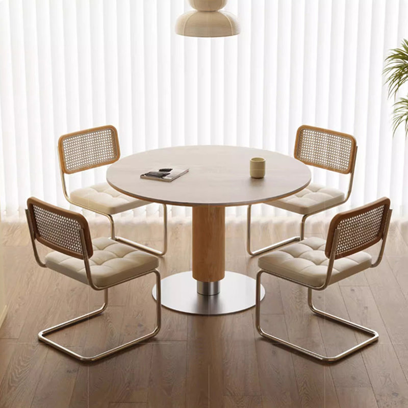 Combinaison de table et de chaise simplifiée