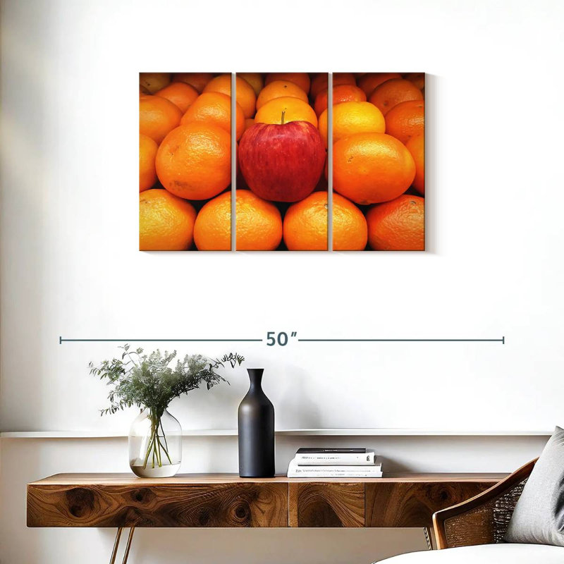Pomme Yarlin parmi les oranges, H 20 po x l 33 po
