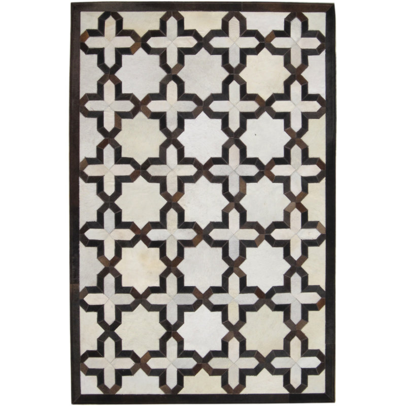Area Cowhide Geometric Area Rug in Cola/Cream, Rectangle 4' x 6'