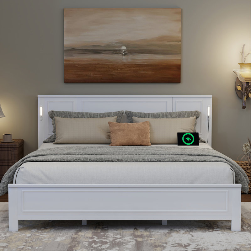 Très grand lit blanc avec charme, éclairage à DEL intégré, charge et 10 lattes solides pour une chambre confortable