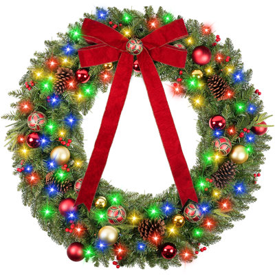Couronne de Noël extérieure pré-illuminée de 122 cm (48 po) avec 200 lumières DEL, ornée d'un nœud, de pommes de pin et de boules décoratives (fonctionne sur secteur).