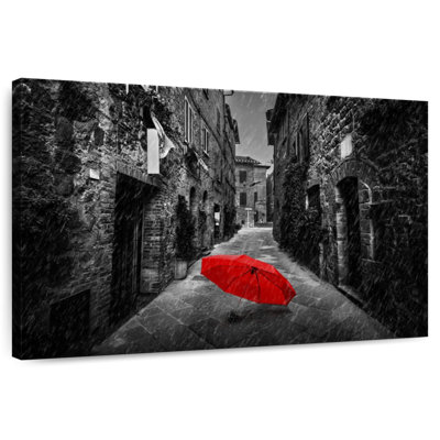 Parasol rouge Kerner dans la rue