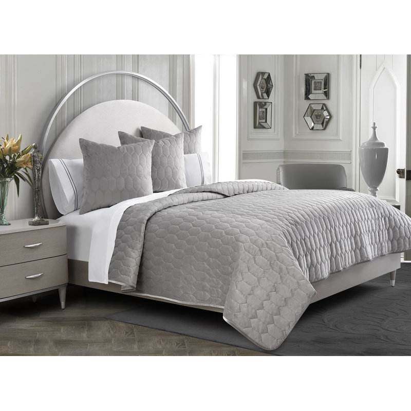 Affluent Quilt Set - Dove, King Quilt + 3 Euro Shams