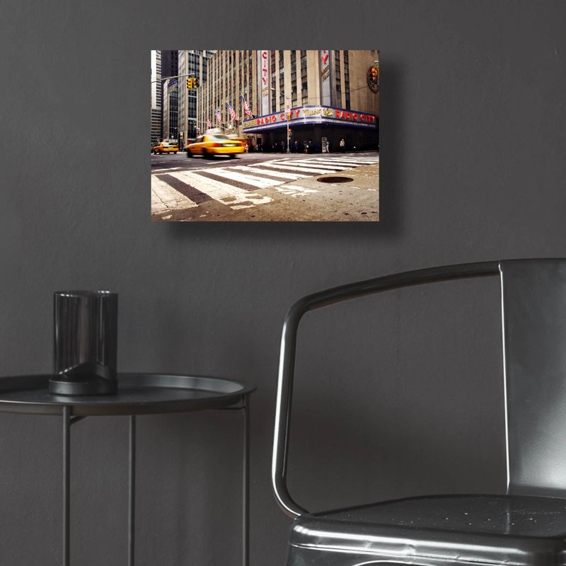 «NYC Radio City» par Nina Paponcek, verre acrylique Wal Art, H 12 po x l 16 po x P 0,13 po