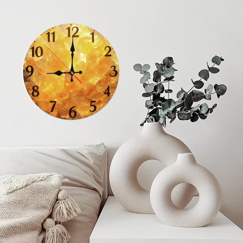 Horloge avec cristaux ambrés brillants