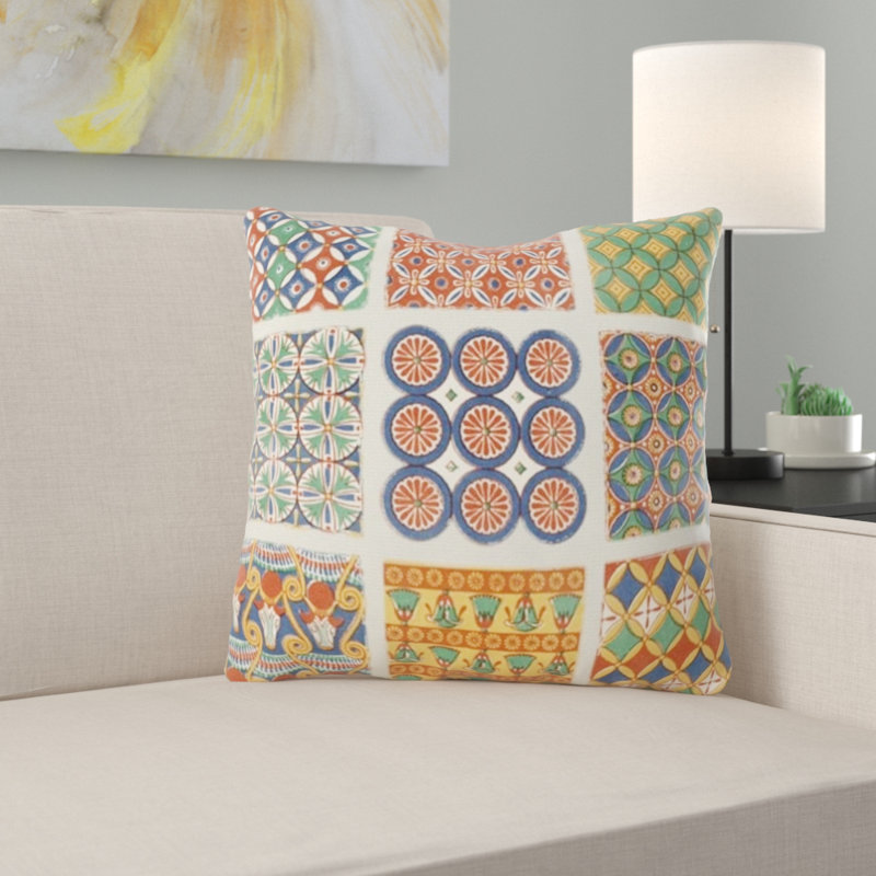 Coussin en jeté persane, Intérieur
