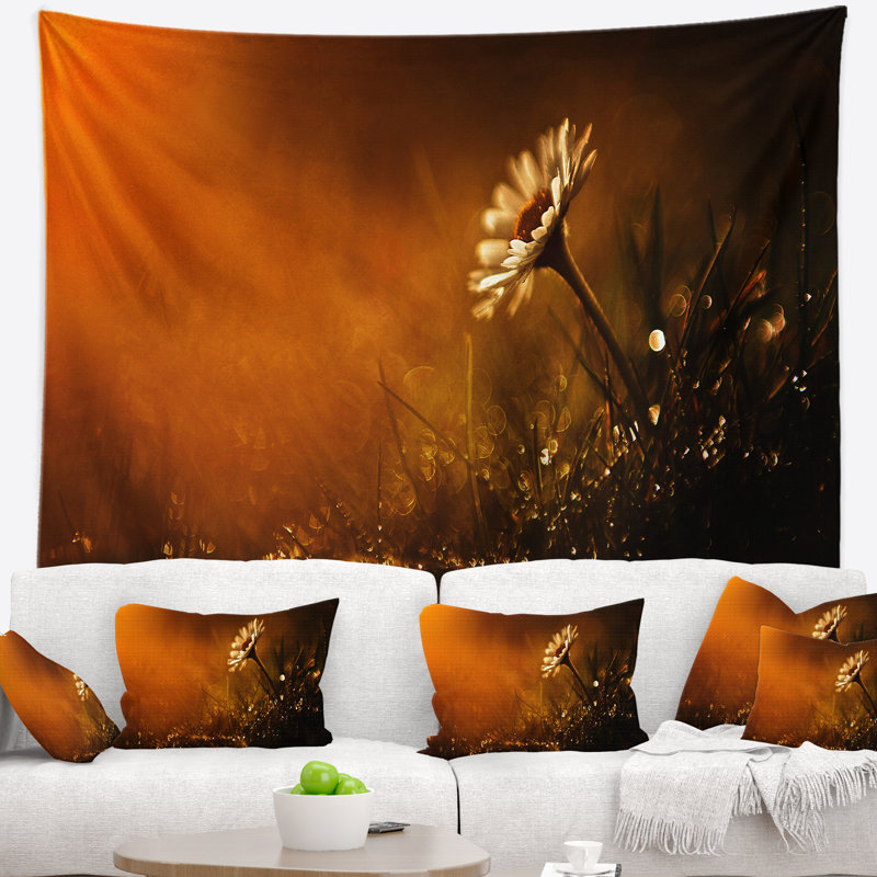 Tapisserie florale blanche et sauvage au coucher du soleil après la pluie, H 50 po x l 60 po