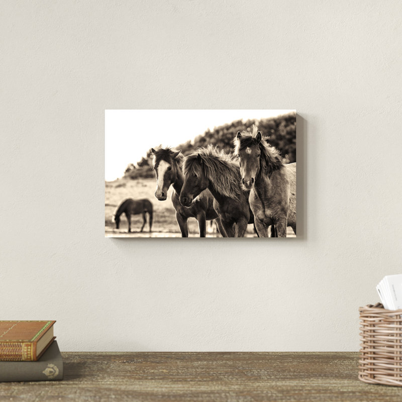 Chevaux trois sépia, H 8 po x l 12 po x P 1,25 po