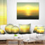 Coussin de soleil sur les eaux beach-123400941