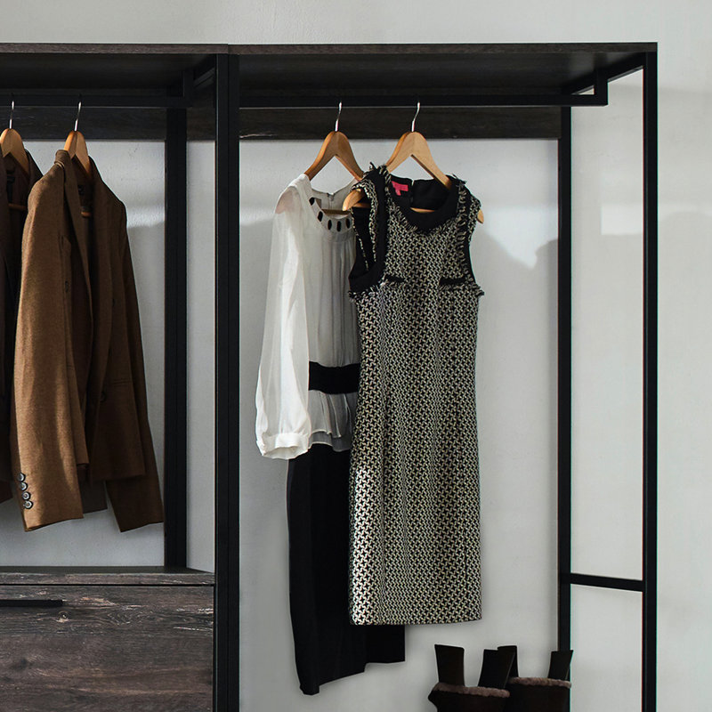 Walk-in de style rustique: rangement très profond, placard à teinture avec tiroirs: organisez vos articles efficacement