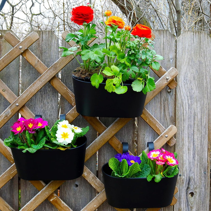 Magnifiques pots de fleurs suspendus pour une balustrade ou une clôture ...