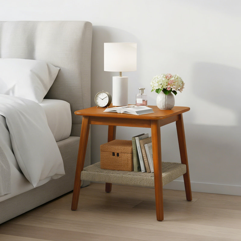 Petite table d'appoint de style médiéval, Noyer