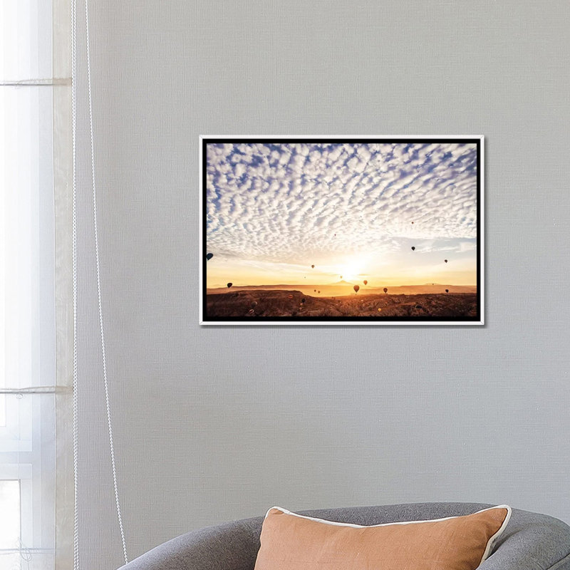 "Fly to the clouds" par Hobopeeba-reproduction de photo, H 18 po x l 26 po x P 1,5 po, Toile blanche encadrée, Pas de tapis