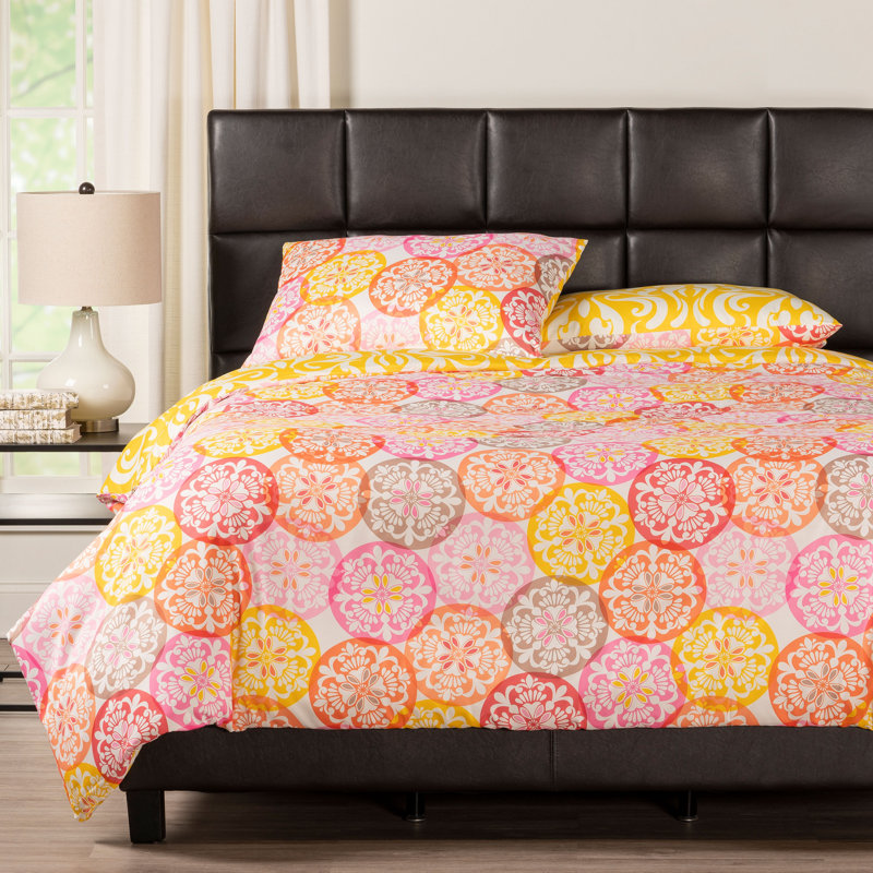 Olivia Polyester Medallion Duvet Cover, Queen Duvet Cover + 2 Queen Shams