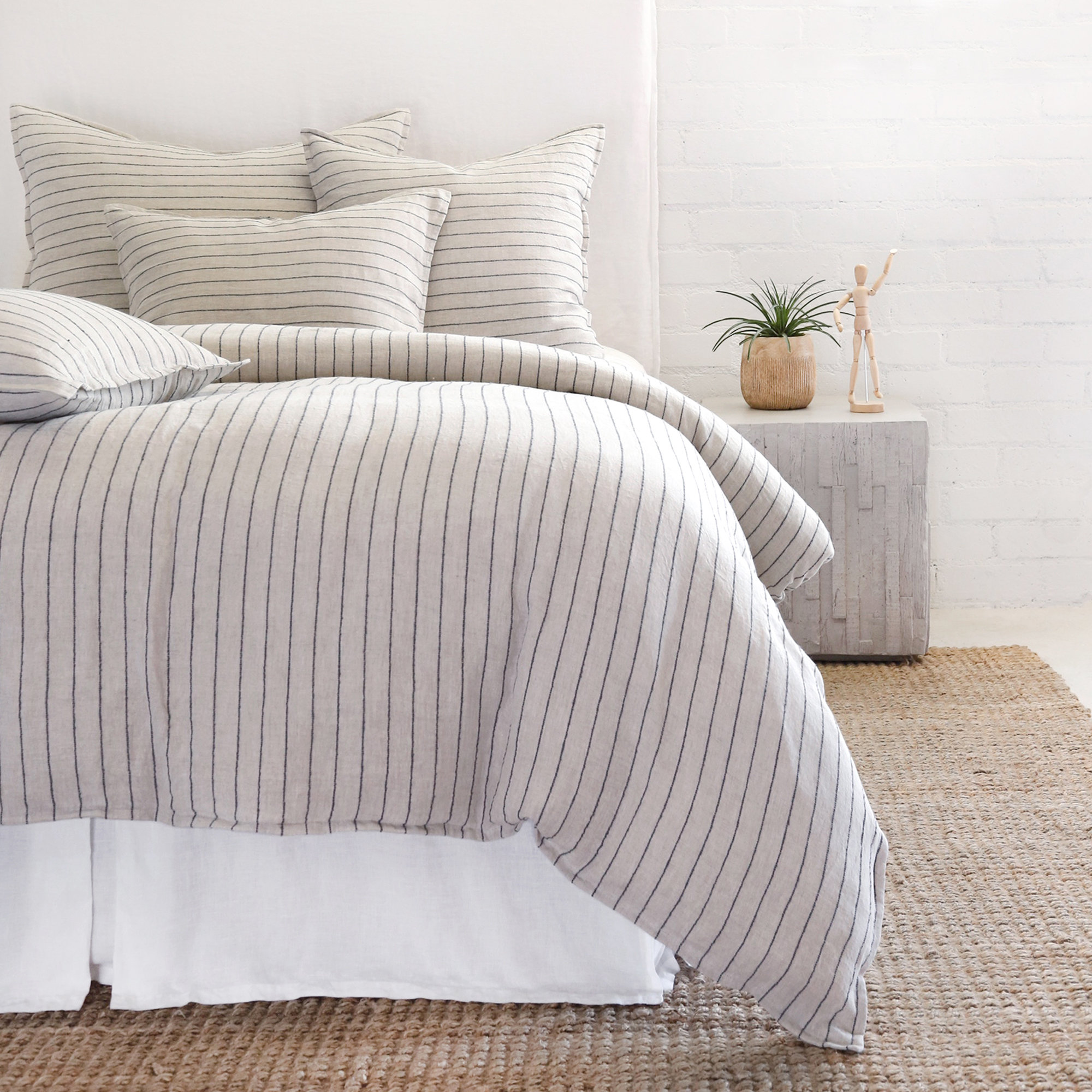 Blake 100% Linen Duvet Cover Set, Flax/Midnight, Queen
