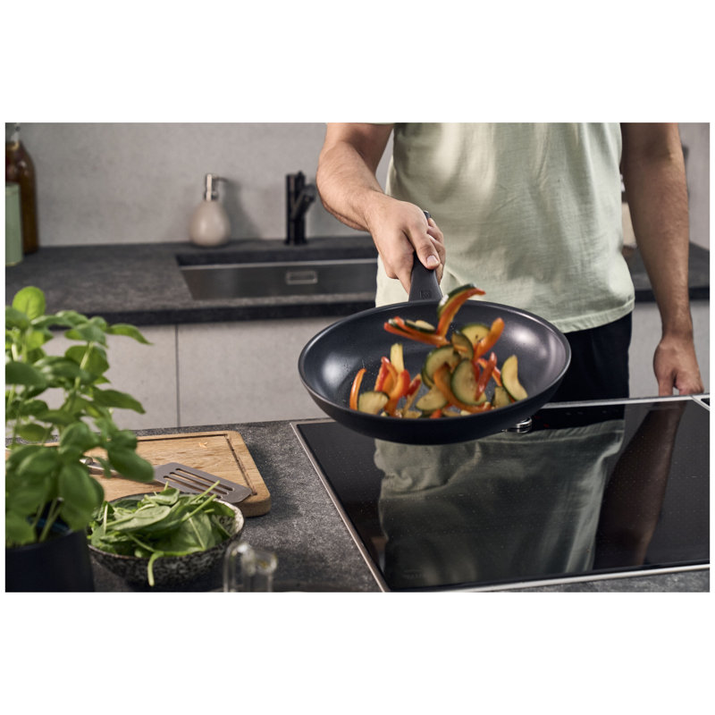 Poêle à frire ZWILLING Madura Plus, 24 cm / 9,5 po, aluminium, revêtement antiadhésif en céramique renforcée de titane, 24 cm