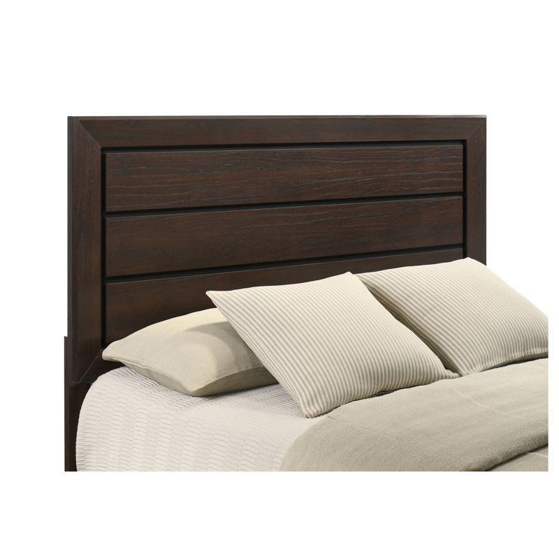 Ensemble de chambre à coucher 3 pièces Brennan Dark Cocoa Eastern King avec lit à panneaux et deux tables de chevet