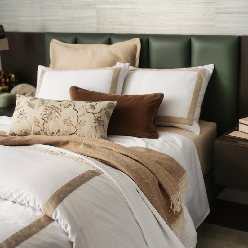4-Piece Pearl Classic Hotel Linen Set, King