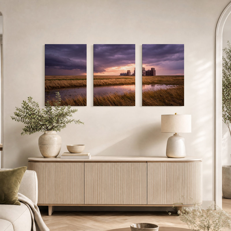 «Grain Silos at Sunset Over Golden Grass», ensemble de 3 toiles murales, H 24 po x l 16 po x 3 pièces