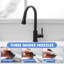 Robinet de cuisine monocorps sans contact avec douchette extractible Robinet d'évier de cuisine à poignée simple Robinet de cuisine en acier inoxydable avec bec pivotant-120552479