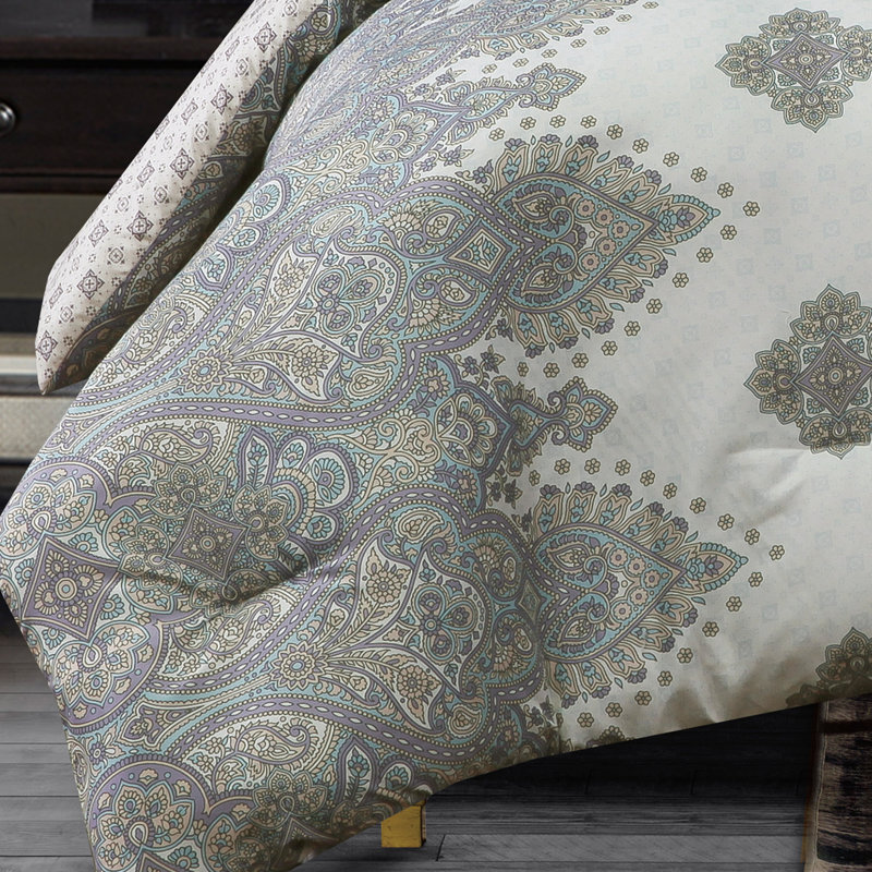 Polyester Channel Damask Comforter, Queen Comforter + 4 Shams + 3 Throw Pillows