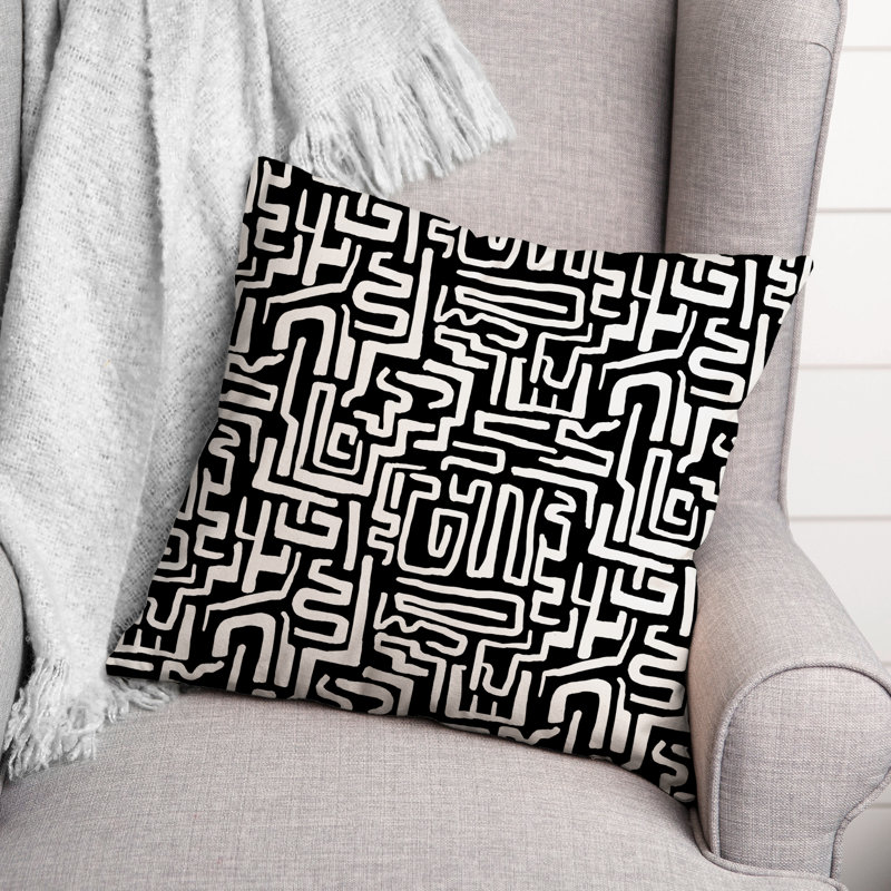 Coussin extérieur bleu marine Wiggly Shapes, Noir, H 18 po x l 18 po
