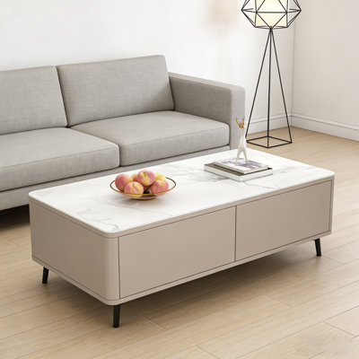 Table basse légère et luxueuse