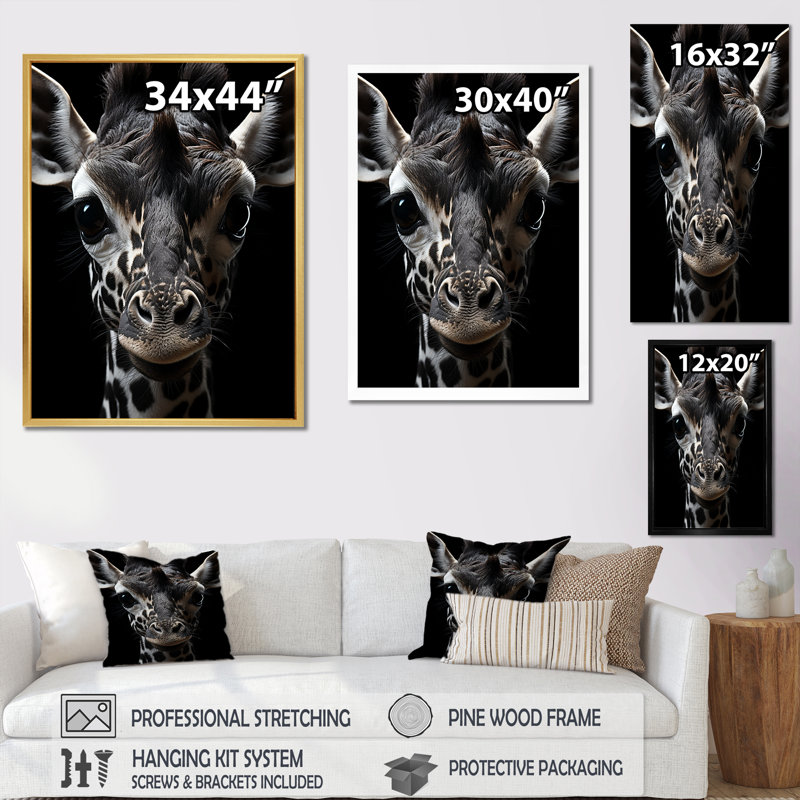 Portrait de girafe noir et blanc majestueux II sur toile, Toile tendue, H 44 po x l 34 po