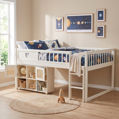 Lit mezzanine bas Queen pour enfant, cadre de lit en bois avec étagère de rangement et armoire à portes en rotin, décoration ours, gain de place, blanc