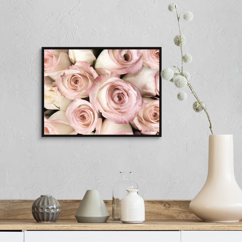 Reproduction de photo sur toile, "Top View-roses roses" par Lori Deiter, H 14 po x l 18 po x P 1,75 po, Cadre noir