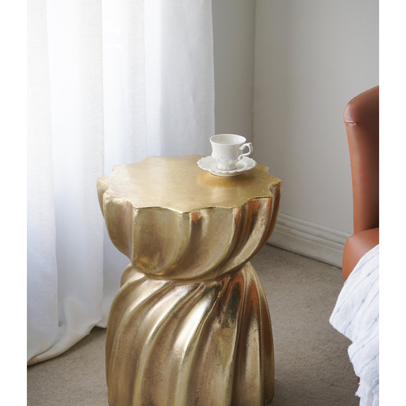 Table d'appoint avec design sculptural tourbillon, table d'appoint contemporaine pour le salon