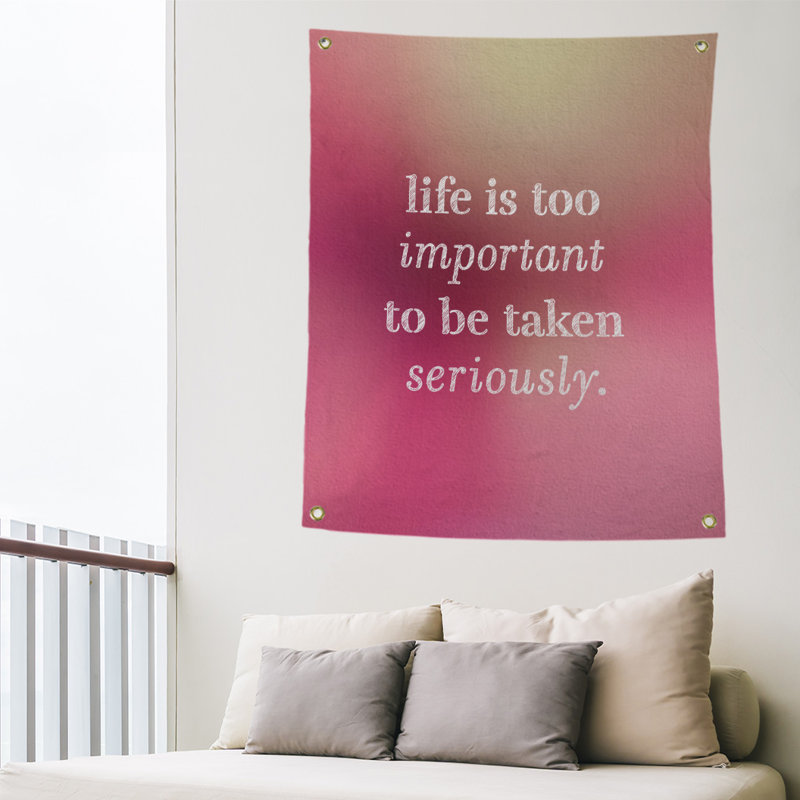 Tapisserie de levity et citation en polyester, H 80 po x l 59 po, Lueur rose