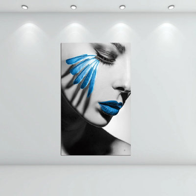 Imprimé acrylique «Woman's Blue Lips and Feather»