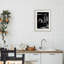 Reproduction sous verre Diner Noir Leopard Reflection, conçue par Annabelle Hall-1829380475-1829380476