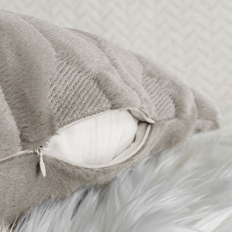 Housses de coussin en fausse fourrure Tatami, Taupe