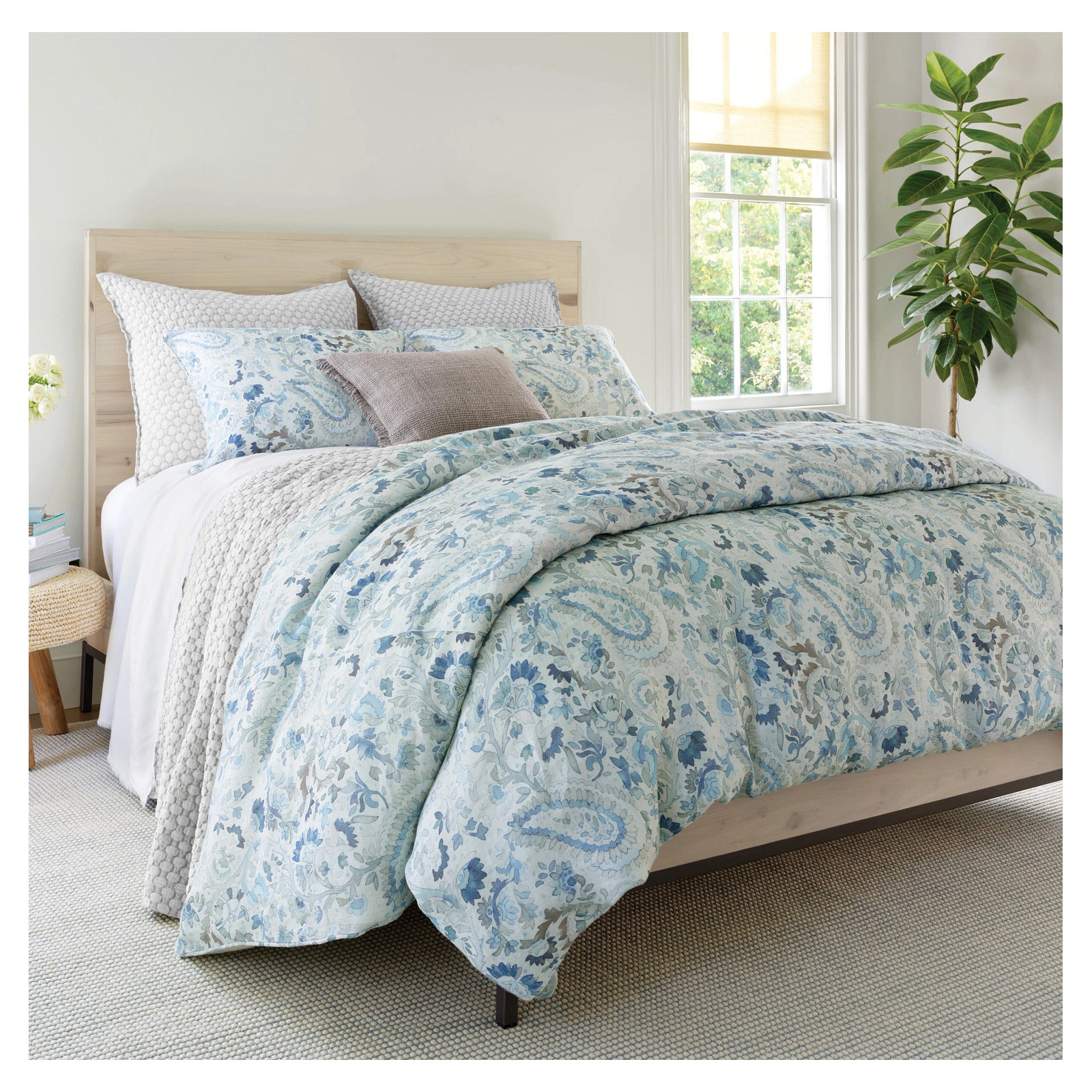 Lodi Matelasse Coverlet, Queen Coverlet, Silver