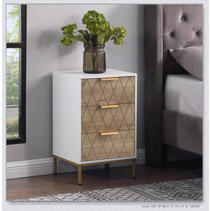 Table de chevet Mid-Century moderne avec 3 tiroirs spacieux, des pieds en métal doré et une ligne de coupe unique pour un rangement élégant
