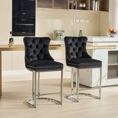 Tabouret de bar de 25 po de hauteur, de 2, en velours, rembourré avec dossier à boutons et garniture de rivet, pieds en métal chromé, tabourets de cuisine noirs de 25 po, base, 2 tabourets de maison