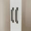 Porte de grange coulissante double en verre trempé givré 3-Lite avec trousse de quincaillerie et poignée pour l'intérieur moderne-126717995-126717993