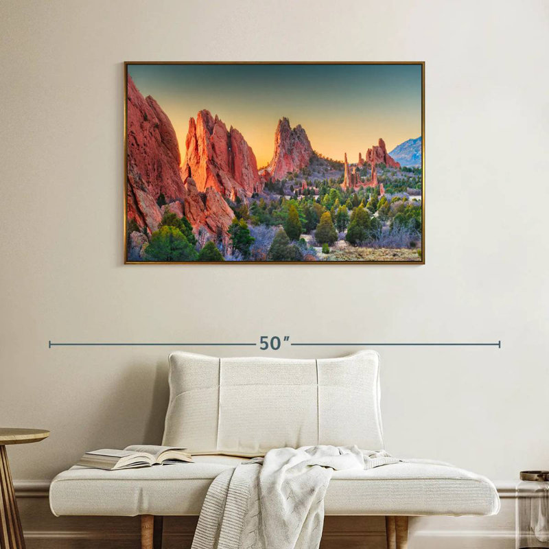 Jardin des dieux au lever du soleil, 40 po x 27 po, Cadre flottant doré