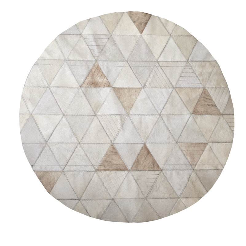 Tapis rond crème / beige en peau de vache géométrique Trilogia, Rond 4 pi 11 po