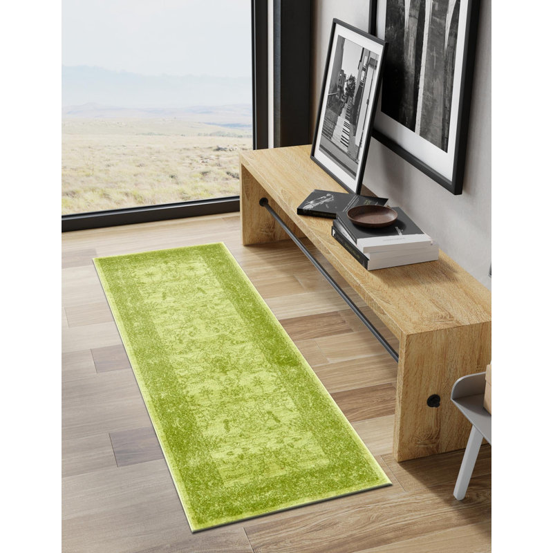 Tapis vert clair à motif botanique Godina, Tapis de couloir 2 pi 7 po x 10 pi