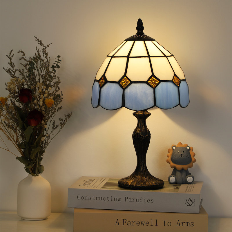 Lampe de table blanche avec abat-jour en verre coloré Tiffany