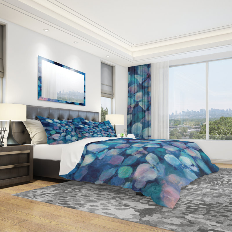 Abstract Blue Flower Petals - Traditional Duvet Cover Set - Microfiber Polyester, King Duvet Cover + 2 Shams