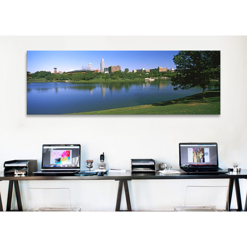 «Buildings at the Waterfront Omaha, Nebraska», reproduction sur toile tendue, Toile avec cadre noir